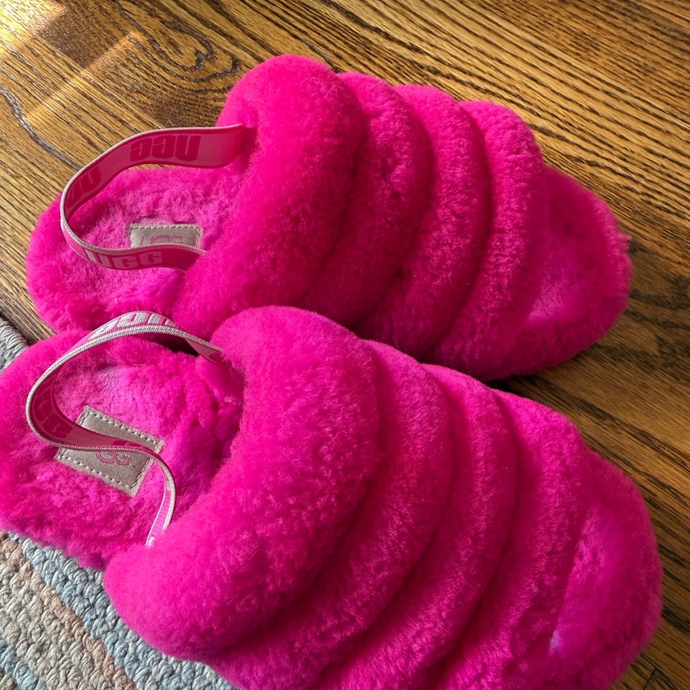 UGG Kids Plush Hot Pink Fluffy Slide Slippers with Elastic Heel size 4.5
